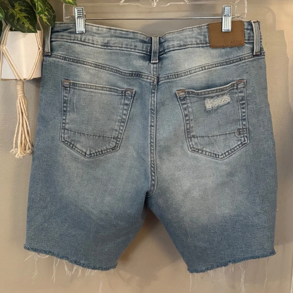 Aeropostale Womens Distressed Bermuda‎ Denim Shorts Light Wash Size 34 Raw Hem